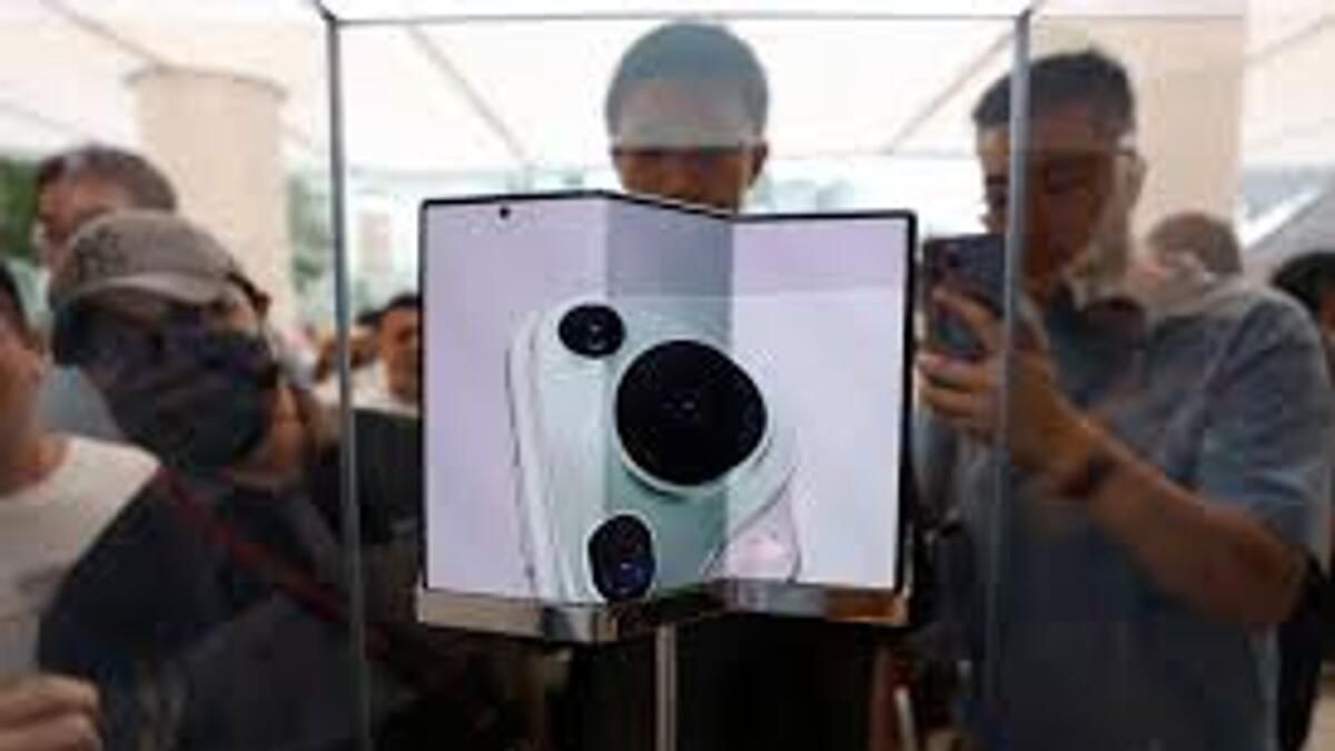 Huawei, Dünyanın ilk Üç Katlı Akıllı Telefonunun Piyasaya Sürülmesiyle Bilim Kurguyu Gerçeğe Dönüştürüyor