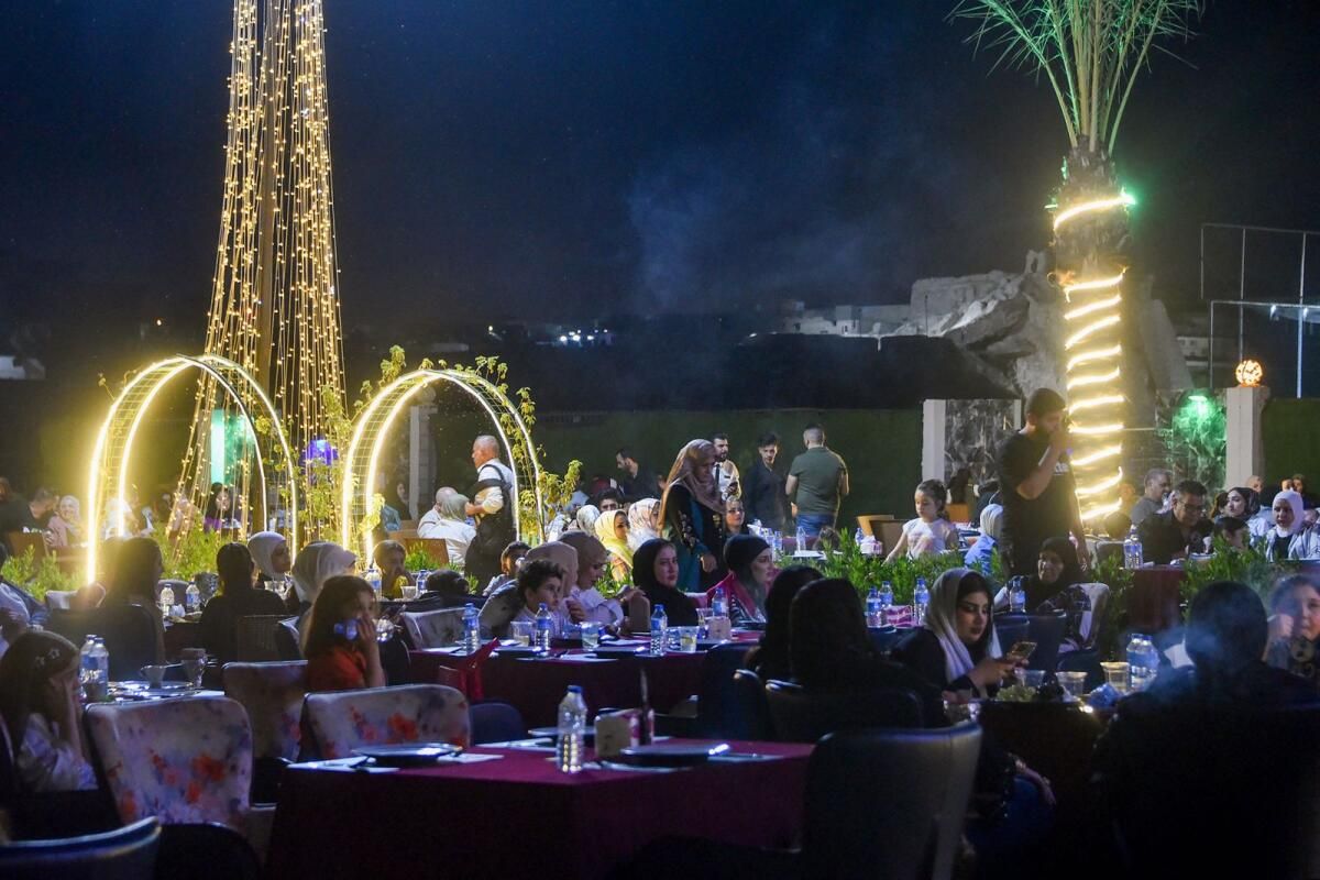 Irak'ın Eski Deaş Kalesinde Gece Hayatı Artık Hüküm Sürüyor