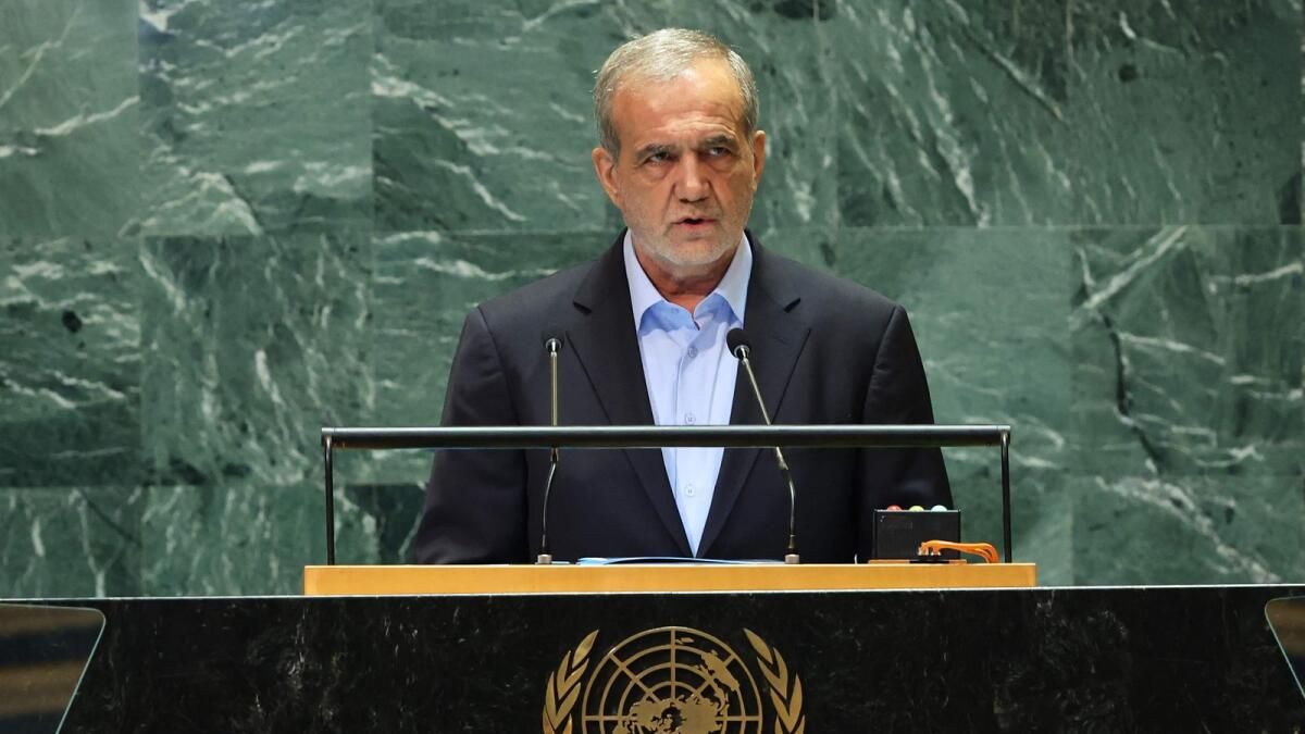 Pezeşkiyen, İran'ın Nükleer Çatışmayı Çözmek için Dünya Güçleriyle Çalışmaya Hazır Olduğunu Söyledi