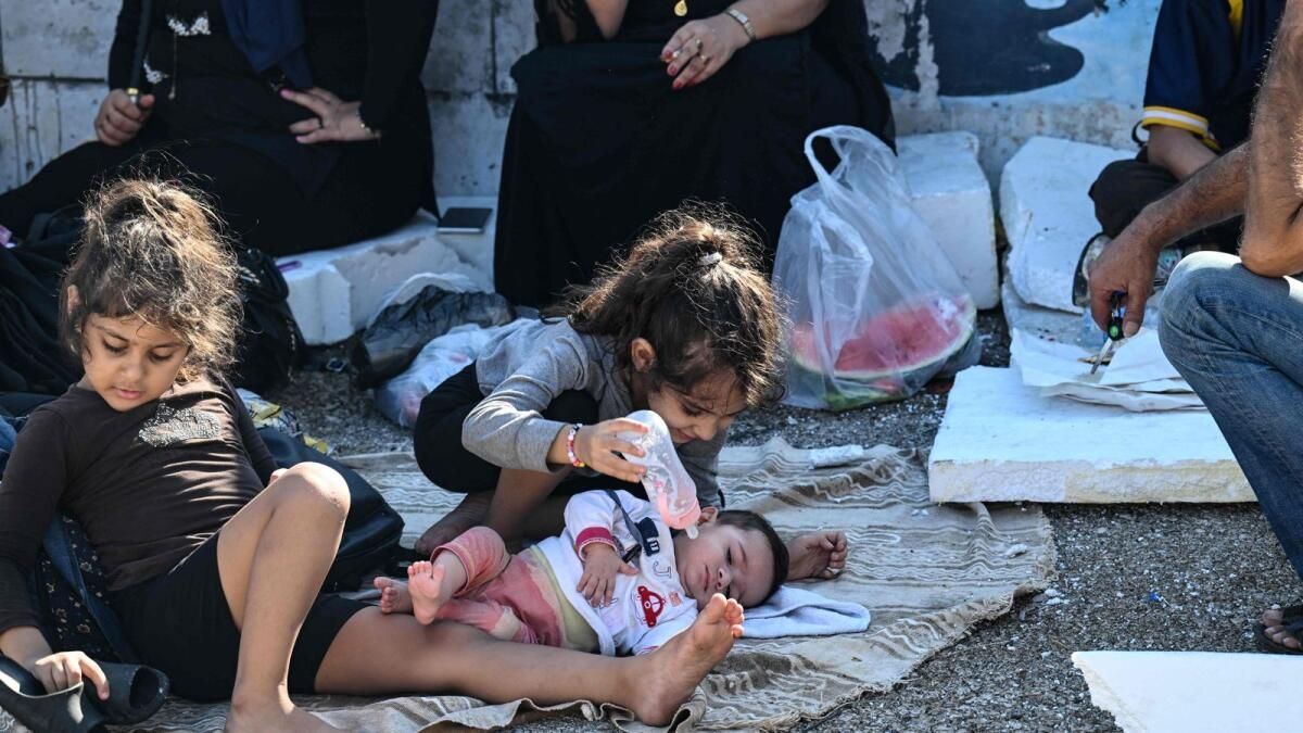 'Kıyafet Bile Paketlemedim': İsrail Beyrut'a Saldırırken Binlerce Lübnanlı Sokaklarda Uyuyor