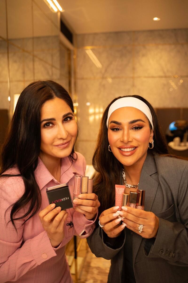 BAE: Katrina Kaif ve Huda Kattan, 'Göz Alıcı' Bir işbirliği içinde Makyaj Sırlarını ve Ürünlerini Paylaşıyor