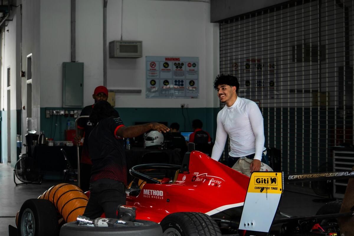 BAE: Diyabetle Mücadele Eden 19 Yaşındaki Yarışçı Formula 1 Pistlerinde Yarışmayı Umuyor