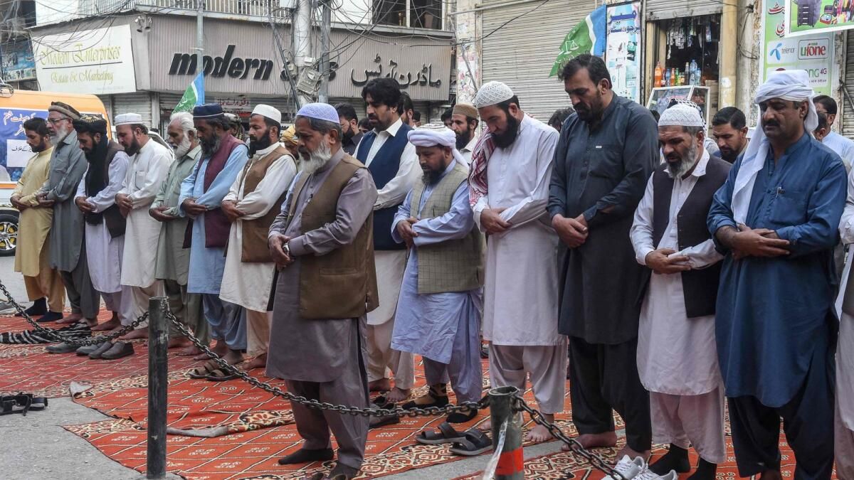 Pakistan Hizbullah Liderinin Öldürülmesini Kınarken Binlerce Kişi Protesto Etti