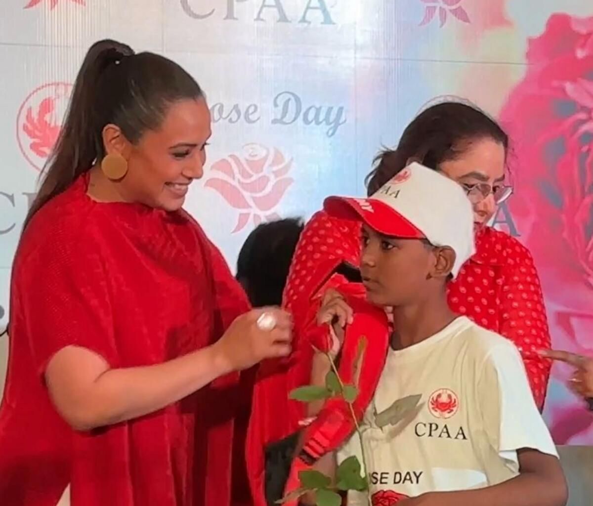 Rani Mukerji, Kanserle Savaşan Çocuklarla Bir Gün Geçiriyor
