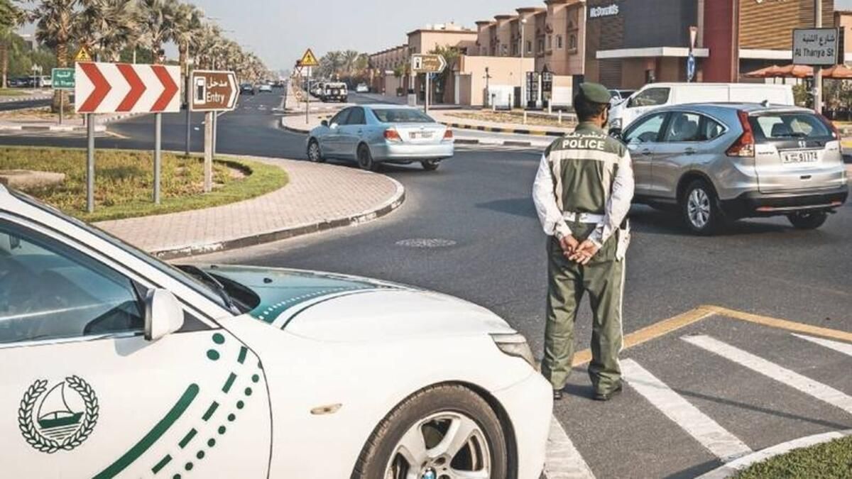 Sakinlerin Hükümetin Kuralları Uygulamasına, İhlalleri Önlemesine Nasıl Yardımcı Olabileceğini Düzenleyen Yeni Dubai Yasası