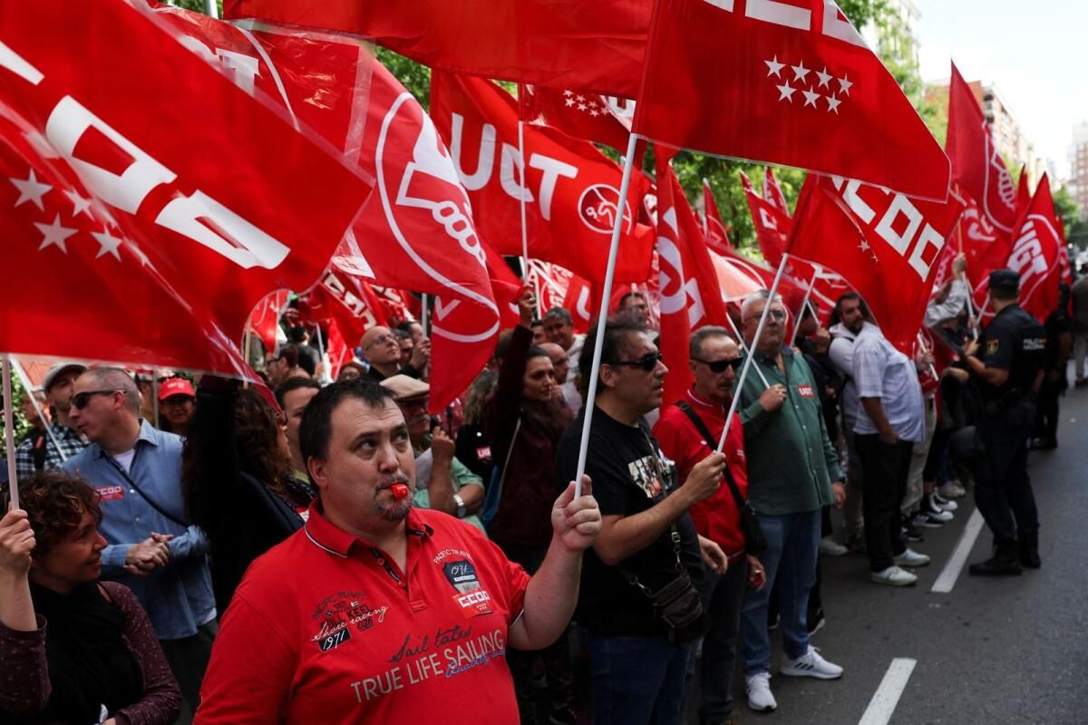 İspanya'daki Sendikalar Çalışma Saatlerini Azaltma Yönünde Protesto Etti