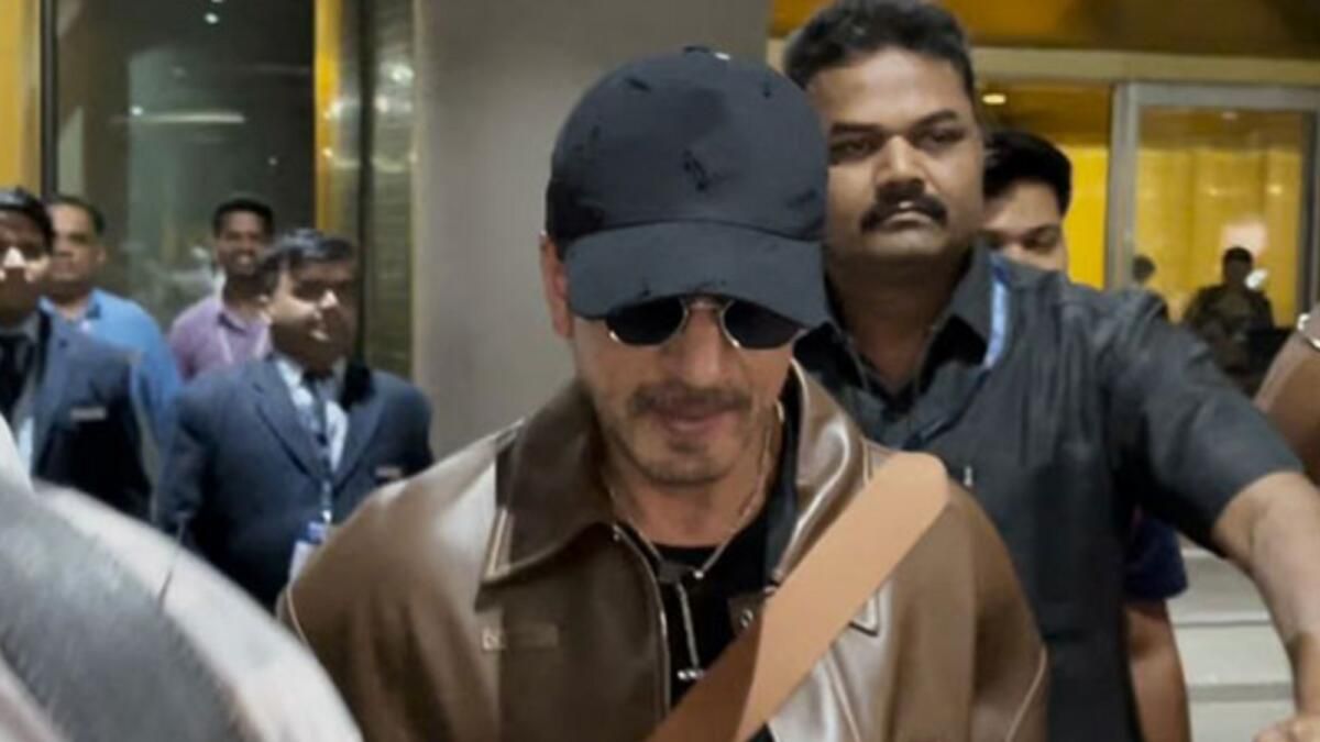 Shahrukh Khan, Mumbai'ye Dokunduğunda Zahmetsiz Bir Tarz Sergiliyor