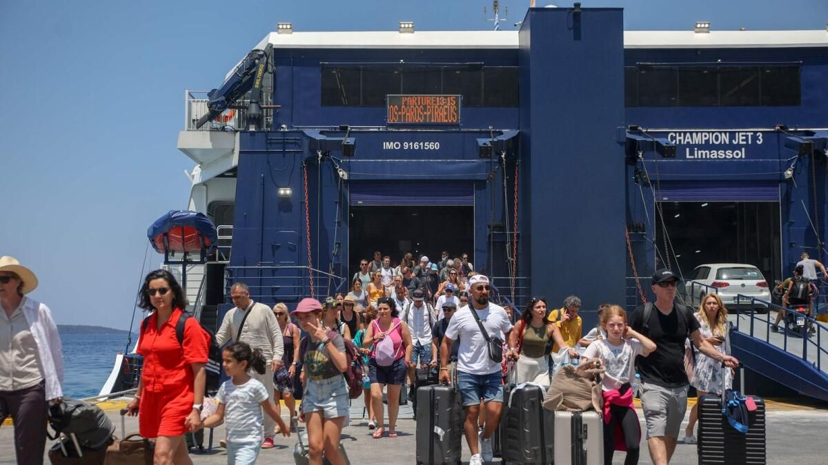 Yunanistan, Mikonos ve Santorini'ye Giden Yolcuların Ücretine Zam Yapacak