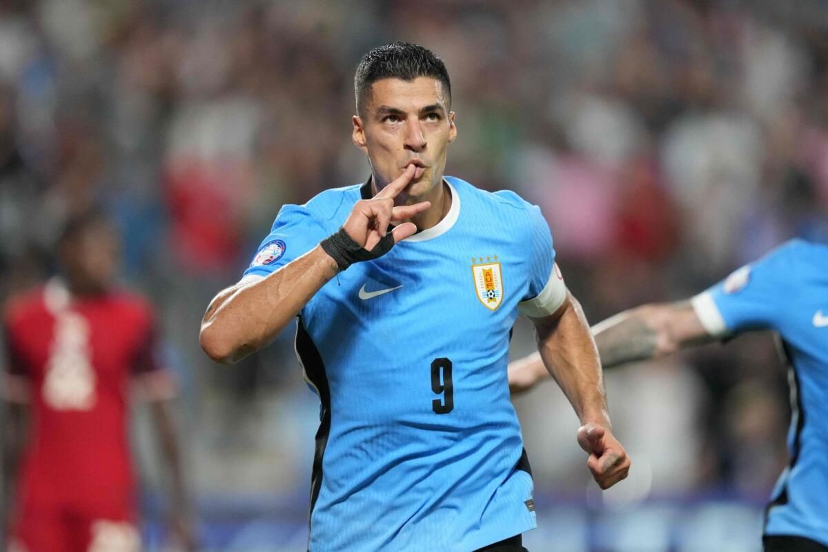Uruguaylı Golcü Suarez Uluslararası Emekliliğini Açıkladı