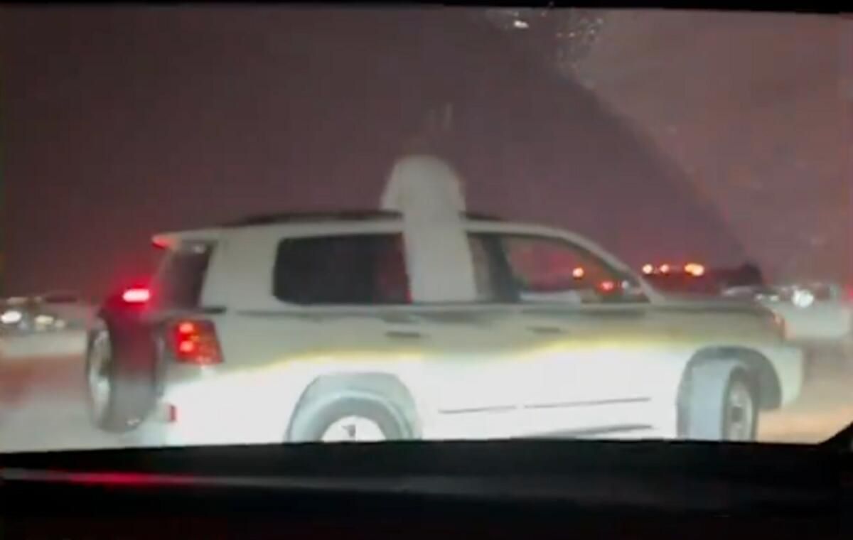 Video: Dubai Polisi Yollarda Gürültüye ve Düzensizliğe Neden Olduğu için 11 Araca El Koydu