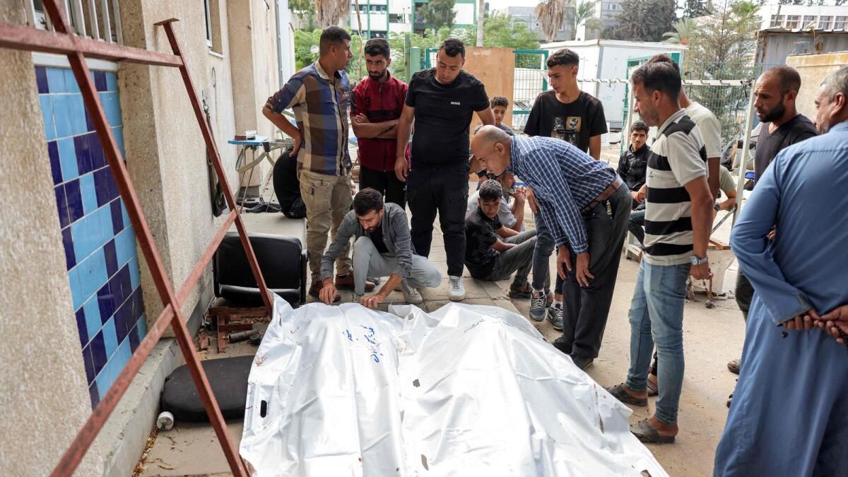 İsrail Gazze'de Onlarca Kişiyi Öldürdü, Güney Bölgelerine Tank Gönderdi