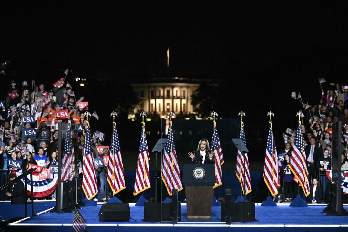 Harris, Biden'in Yorumundan Kaynaklanan Hasarı Sınırlamaya Çalışarak 'Tüm Amerikalılara' Hizmet Edeceğine Yemin Ediyor