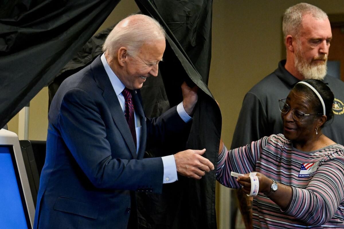 'Tatlı' mı Yoksa Acı Tatlı mı? Biden ABD Seçimlerinde Oy Kullandı
