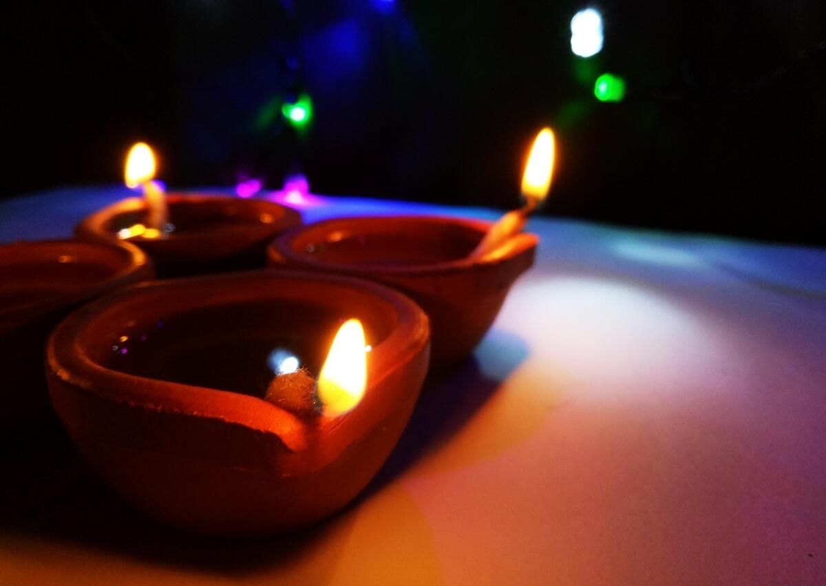 BAE: Diwali Tatilinin Açıkladığı Gibi Bazı Okullarda 5 Güne Kadar Hafta Sonu
