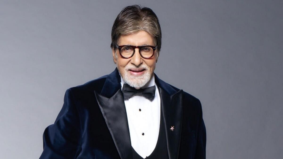 Amitabh Bachchan 82 yaşına Girerken, Hayranlar Doğum Gününü Kutlamak için Evine Akın Ediyor