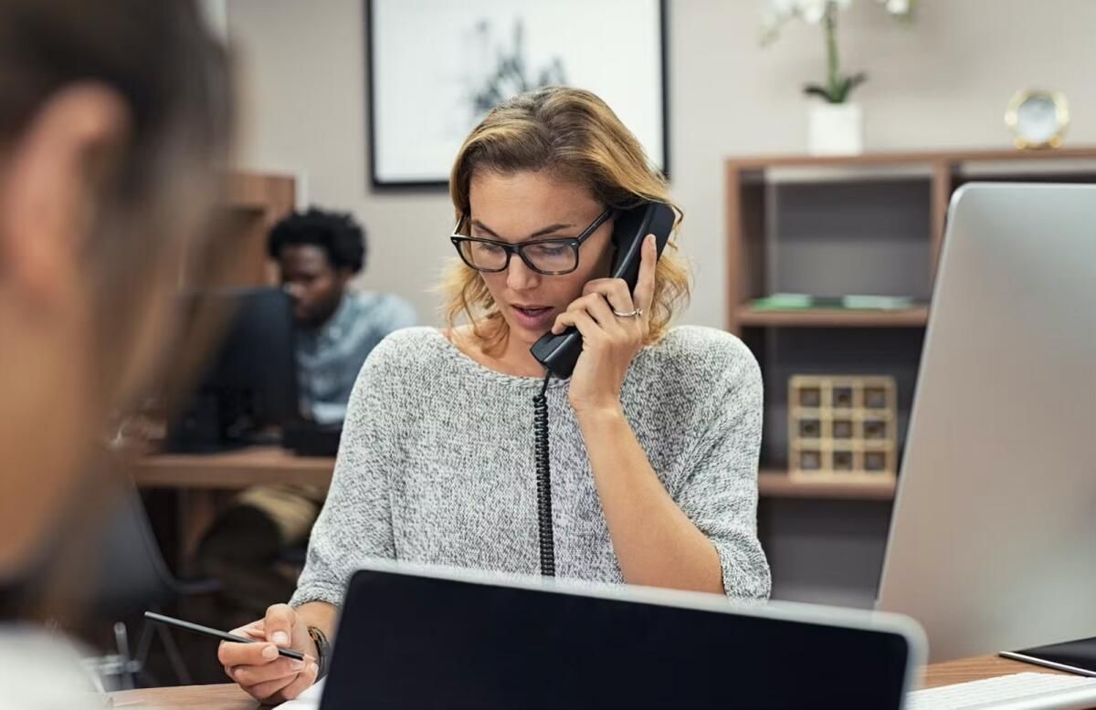 BAE, Birkaç Telemarketerin Cep Telefonu Numaralarını Askıya Aldı, Kuralları İhlal Ettiği için Para Cezası Verdi