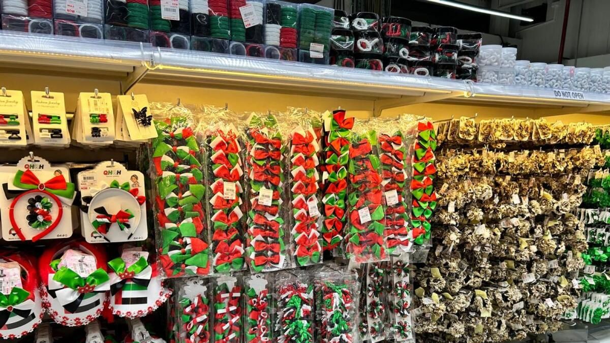 'BAE Festivalleri Ayı': Sakinler Bayrak Günü Öncesinde Alışveriş Yapmak, Evleri Dekore Etmek için Acele Ediyor