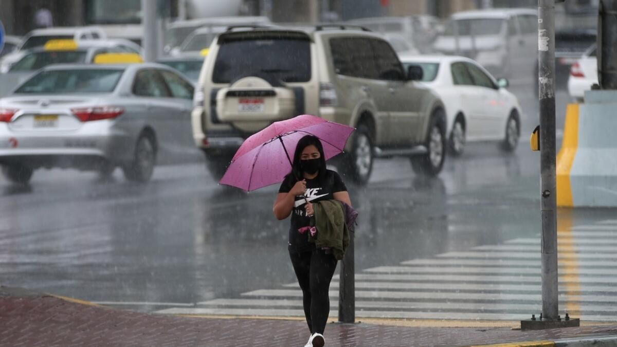 BAE Hava Durumu: Bazı Bölgelerde Yağış Bekleniyor; Dağlarda 17 ° C'ye Kadar Sıcaklıklar