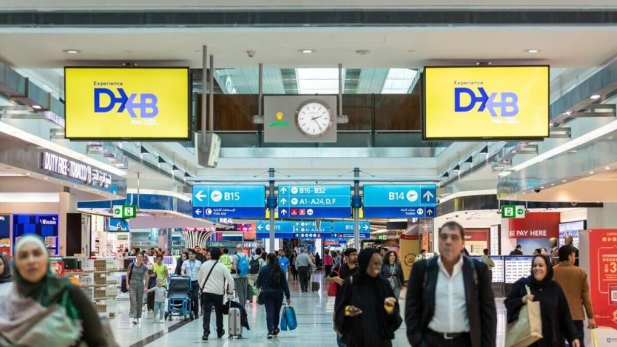 BAE: Turistler Yakında Havaalanlarında Kuyrukları Atlayacak, Yeni Göçmenlik Uygulamasıyla Akıllı Kapıları Kullanacak