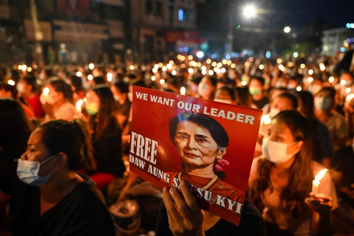Ölümler ve Baskı, Myanmar Oylaması Öncesinde Suu Kyi'nin Partisini Engelliyor
