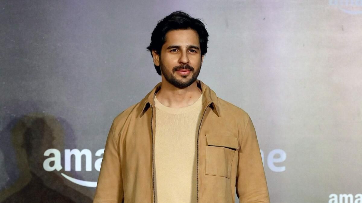Sidharth Malhotra Bollywood'da 12 Yıl Öncesine Bakıyor