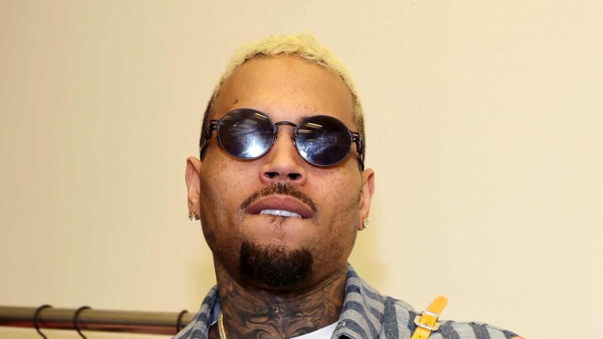 Kadın Yeni Belgeselde Chris Brown'ı Sean Combs'un Yatında Tecavüzle Suçluyor