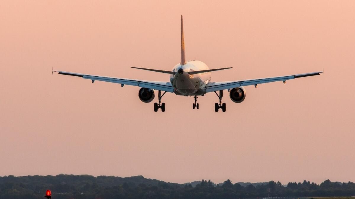 BAE: Emirates Ürdün'e Hizmetlerine Devam Ediyor; Bazı Havayolları Beyrut Uçuşlarının İptalini Uzatıyor