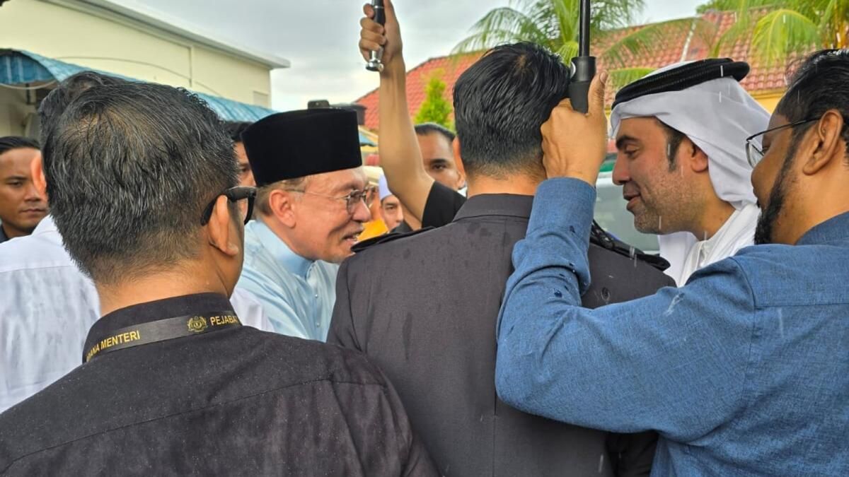 Dr. Bu Abdullah, Malezya Başbakanı Enver İbrahim ile Kuala Lumpur'da Görüştü