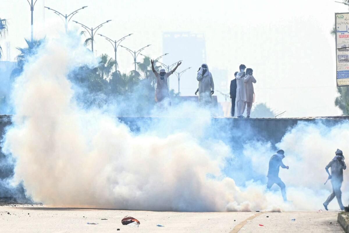 Han Destekçileri Protesto Ederken Pakistan'ın Başkenti Durma Noktasında