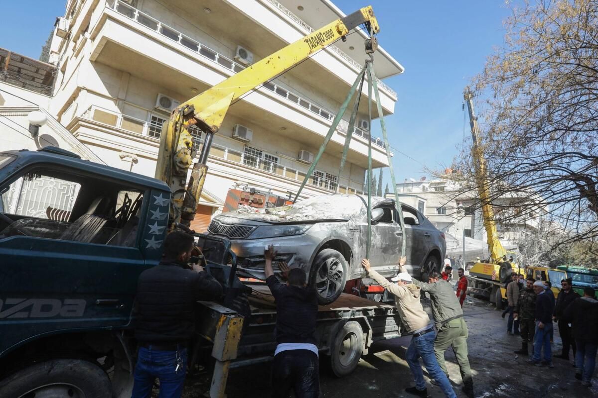 Devlet Haber Ajansı, İsrail Hava Saldırısının Suriye'deki Humus'ta Üç Aracı Hedeflediğini Söyledi
