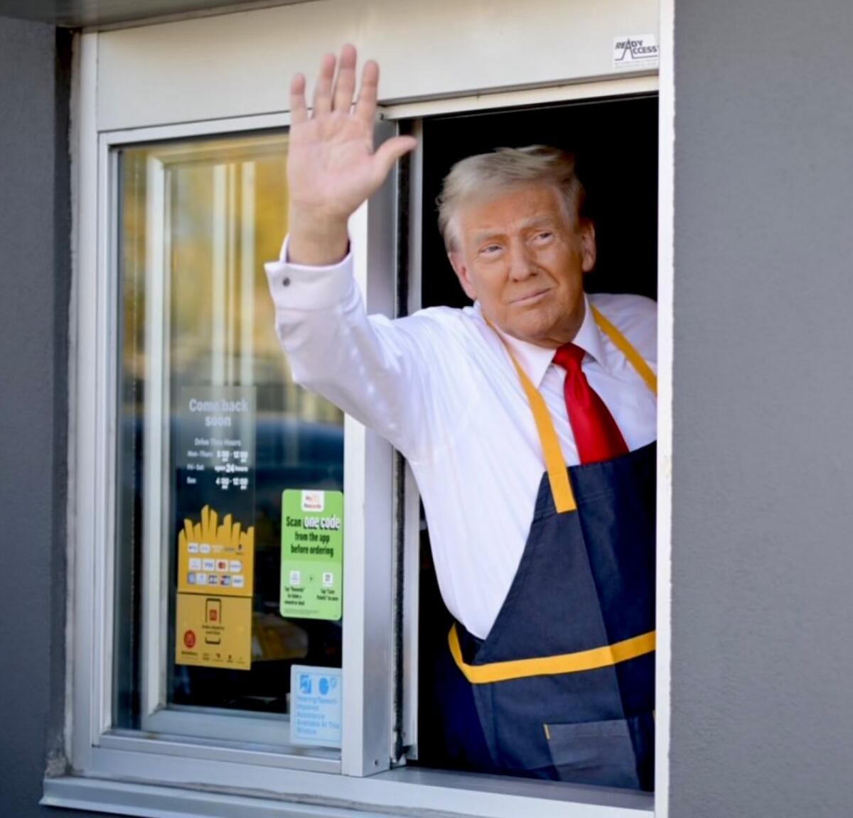 Trump, Mcdonald's'ın Swing Eyaletindeki Şubesini Ziyaret Etti ve Müşterilere Patates Kızartması Dağıttı