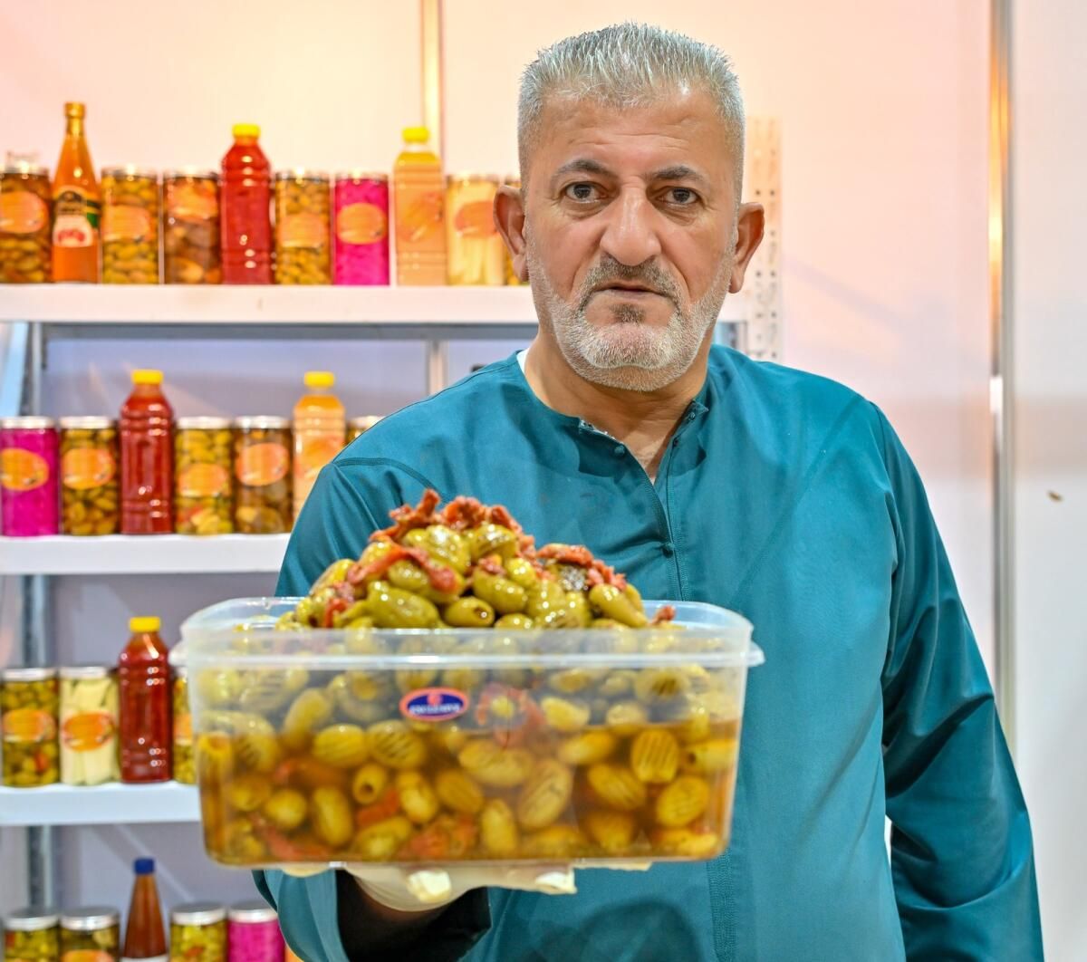 Video: BAE'deki Filistinli Çiftçi Zaatar ile Tanınan Otantik Turşu, Aile Çiftliği İhracatı Azaldıkça 'Belirsiz' Bir Gelecekle Karşı Karşıya