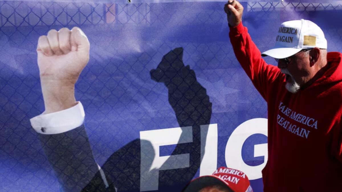 Trump, ABD Seçimlerinden Bir Ay Önce Miting için Suikast Girişimine Geri Döndü