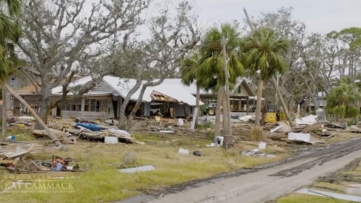Florida Hasarın Maliyetini Sayarken Milton Kasırgası Tarafından En Az 16 Kişi Öldü