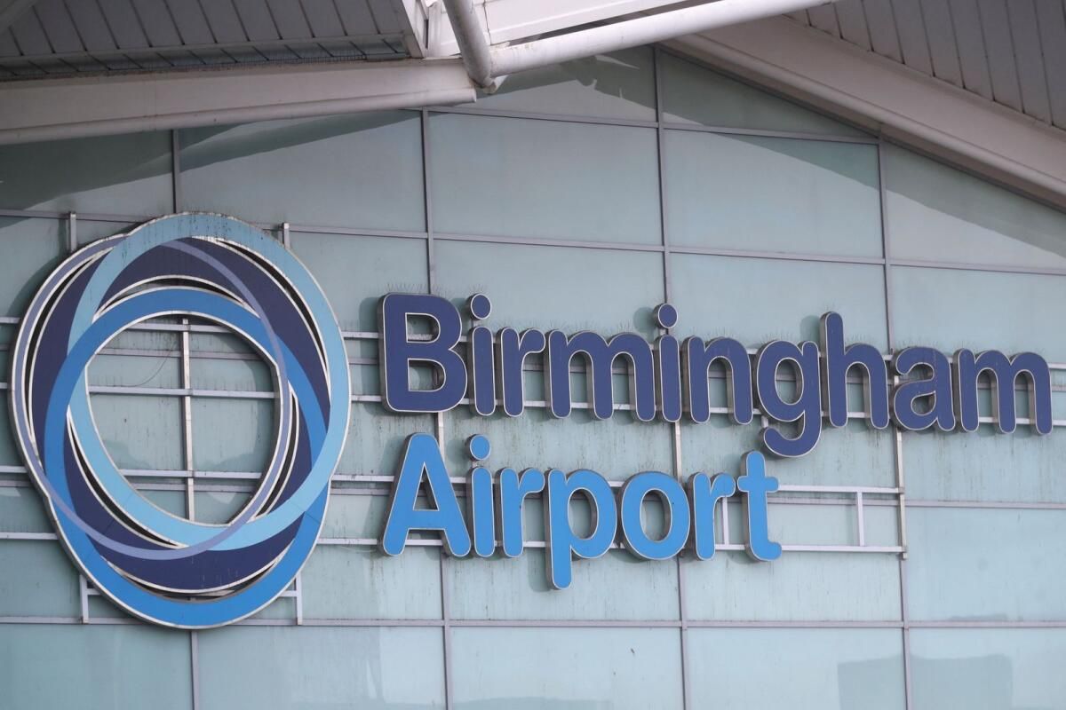 İngiltere'nin Birmingham Havaalanı Boşaltıldı, 'Şüpheli Araç' Nedeniyle Uçuşlar Askıya Alındı: Polis