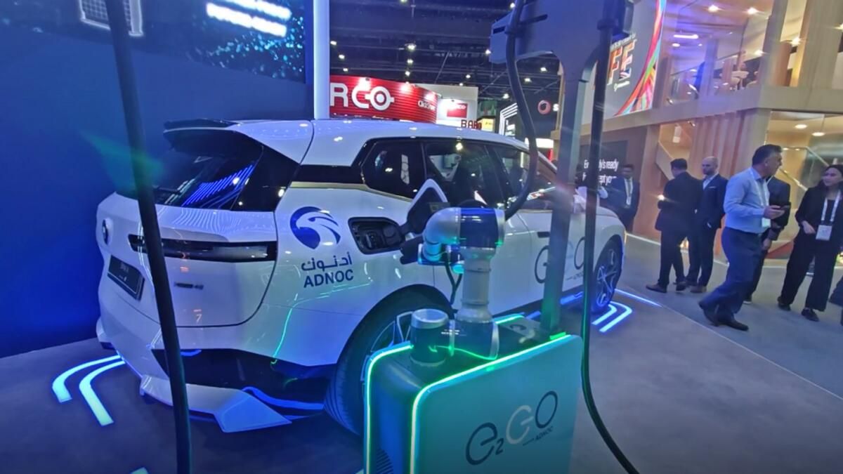 BAE'de Ev Kullanmak mı? Robot Şarj Cihazının Gelecekte Aracınızı Nasıl Güçlendirebileceğini İzleyin