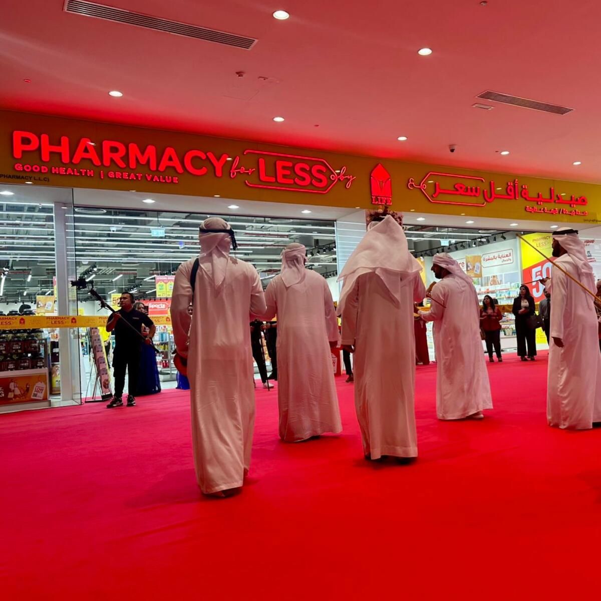 BAE'nin ilk indirimli Eczanesi Dubai'nin Outlet Alışveriş Merkezinde Açıldı