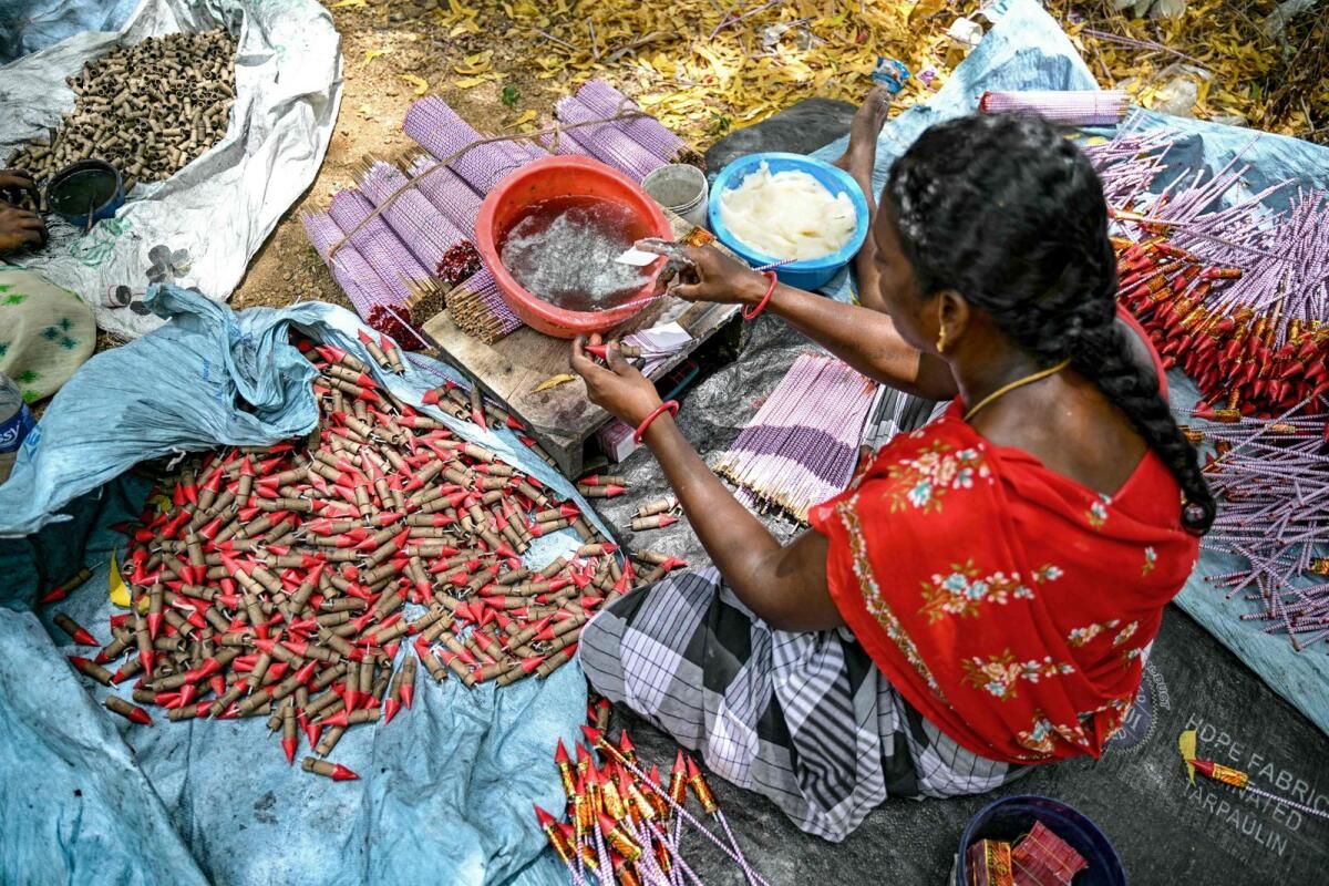 Hindistan'ın havai fişekleri Hindu ışık festivali öncesinde patladı