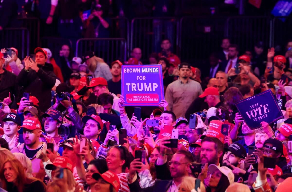 Trump, Müttefiklerden Gelen Kaba, Irkçı Sözlerin Ardından Madison Square Garden Mitingini Manşetlere Taşıdı