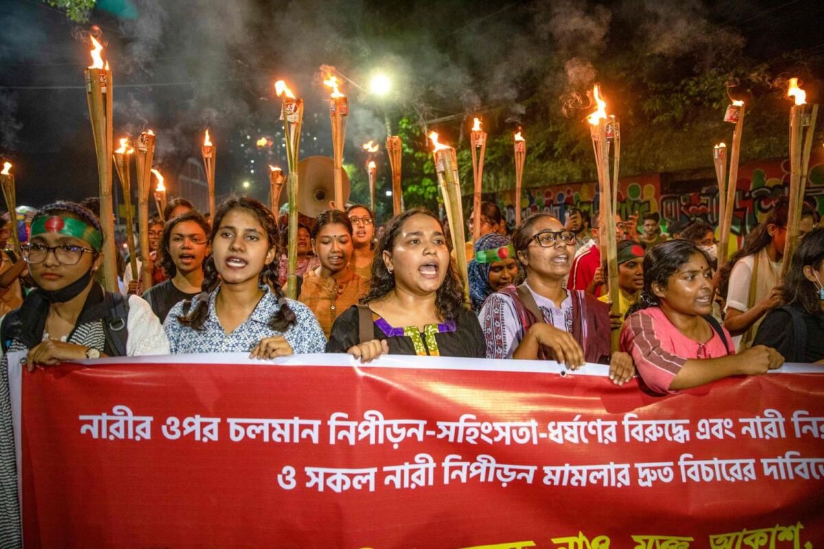 Bangladeşli Öğrenciler Kadına Yönelik Şiddetteki Artışı Kınadı