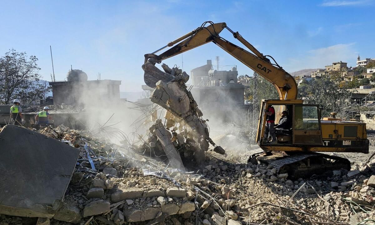 İsrail'in Lübnan'daki Bekaa Vadisi'ne Düzenlediği Hava Saldırıları 60'tan Fazla Kişiyi Öldürdü