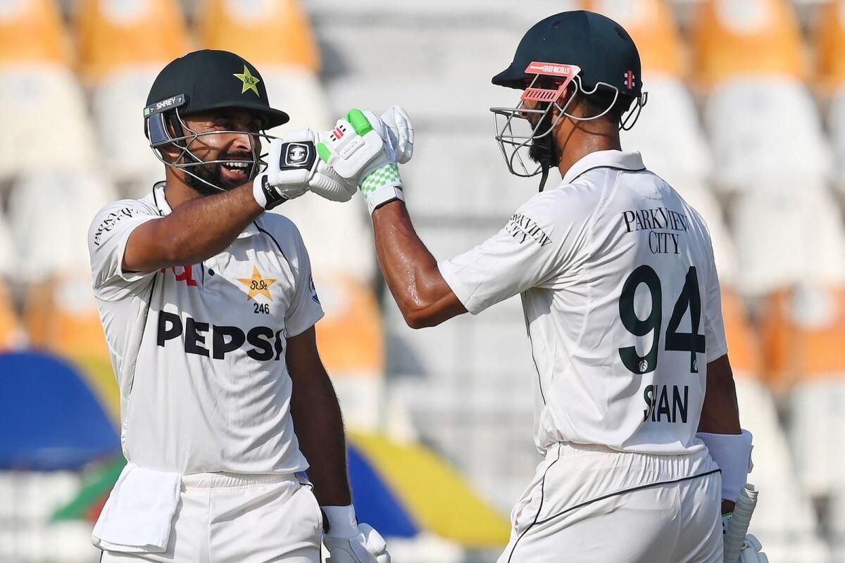Pakistan ingiltere'ye Karşı 328-4'e Ulaştığında Mesud Önden Liderlik Ediyor