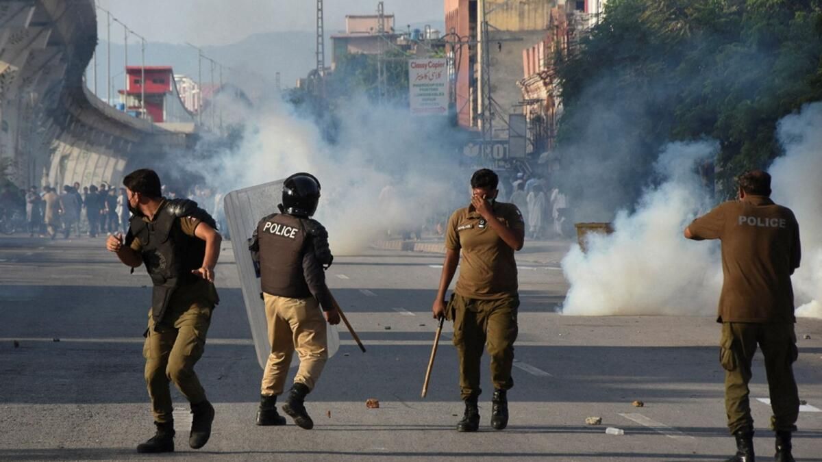 Pakistan: Cep Telefonu Hizmetleri Engellendi, İslamabad, İmran Han'ın Partisinin Hükümet Karşıtı Protestosu Öncesinde Mühürlendi