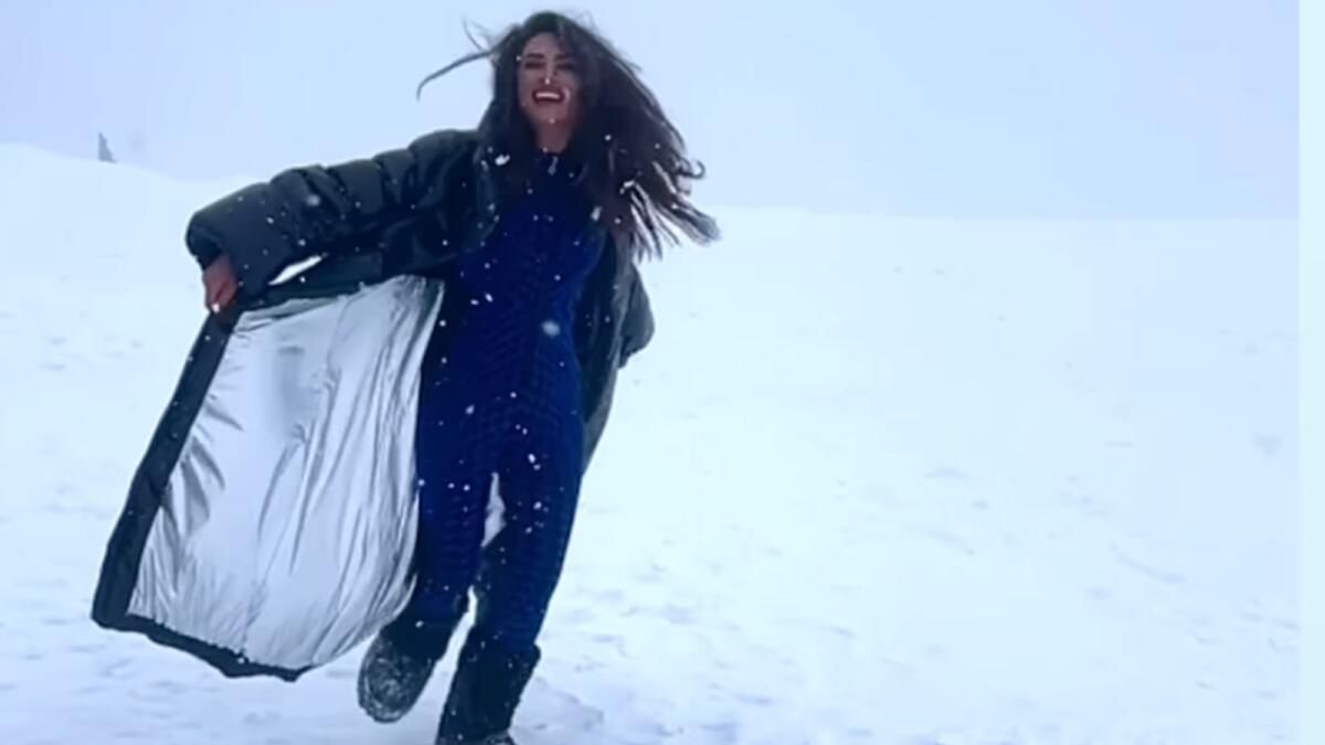 Priyanka Chopra Jonas, Karlı İsviçre'de 'Bollywood Hayallerini Gerçeğe Dönüştürüyor'