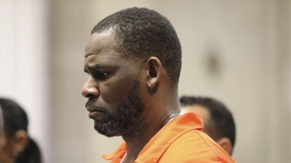R. Kelly'nin Kızı, Şarkıcının Onu Çocukken Taciz Ettiğini İddia Ediyor