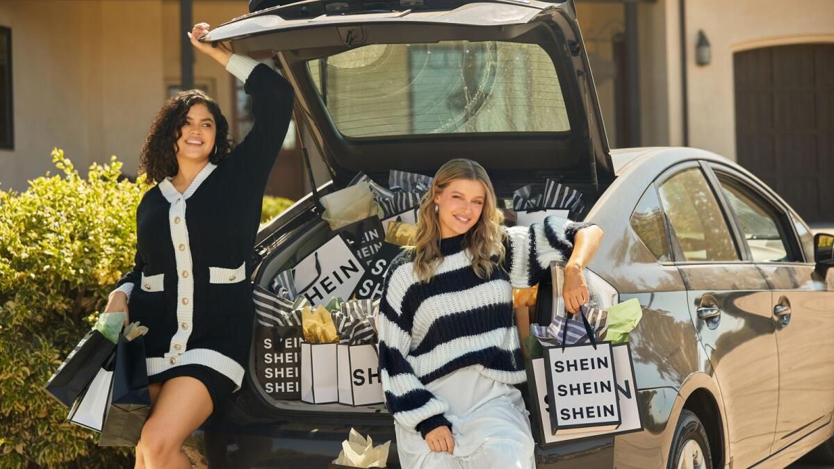 Sheın BAE Otobüs Turu, Tekerlekli Şık Bir Kutlama Vaat Ediyor