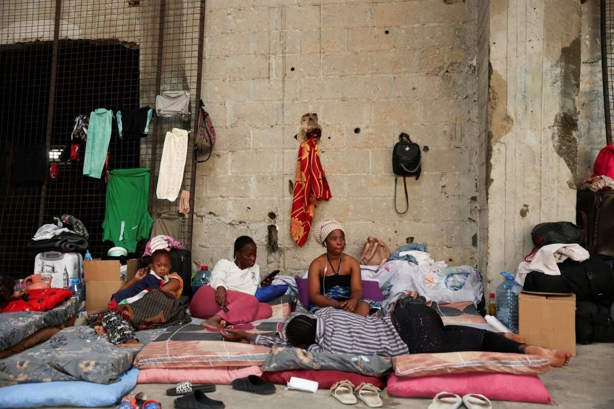 Lübnan'da Mahsur Kalan Sierra Leoneli Kadınlar Harap Depoda Savaştan Korunuyor