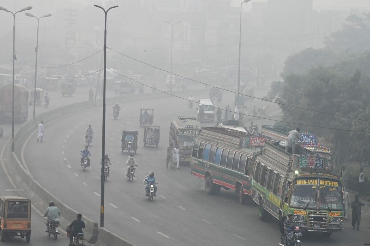 Smog Pakistan'ı Kuşattı Metropol Çekçekleri, Restoranları Engelliyor