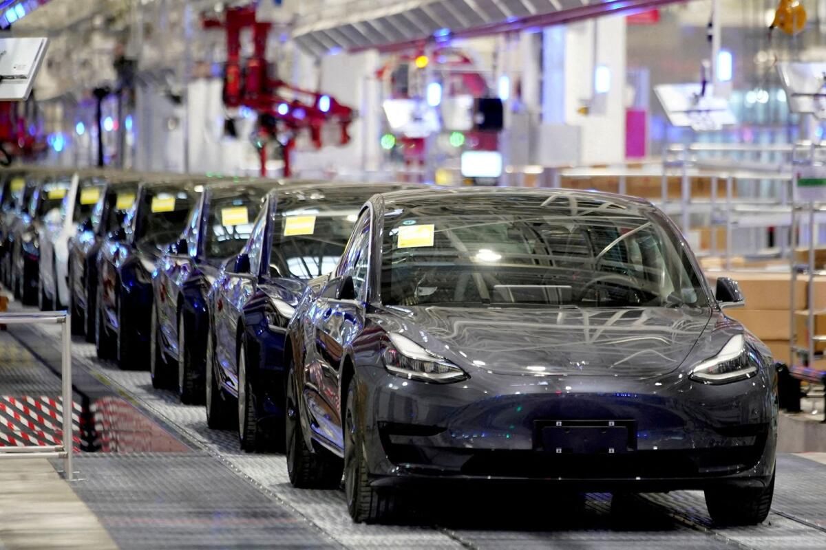 Tesla'nın Üç Aylık Teslimatları, Robotaxi'nin Açıklanmasından Önce Hayal Kırıklığına Uğradı