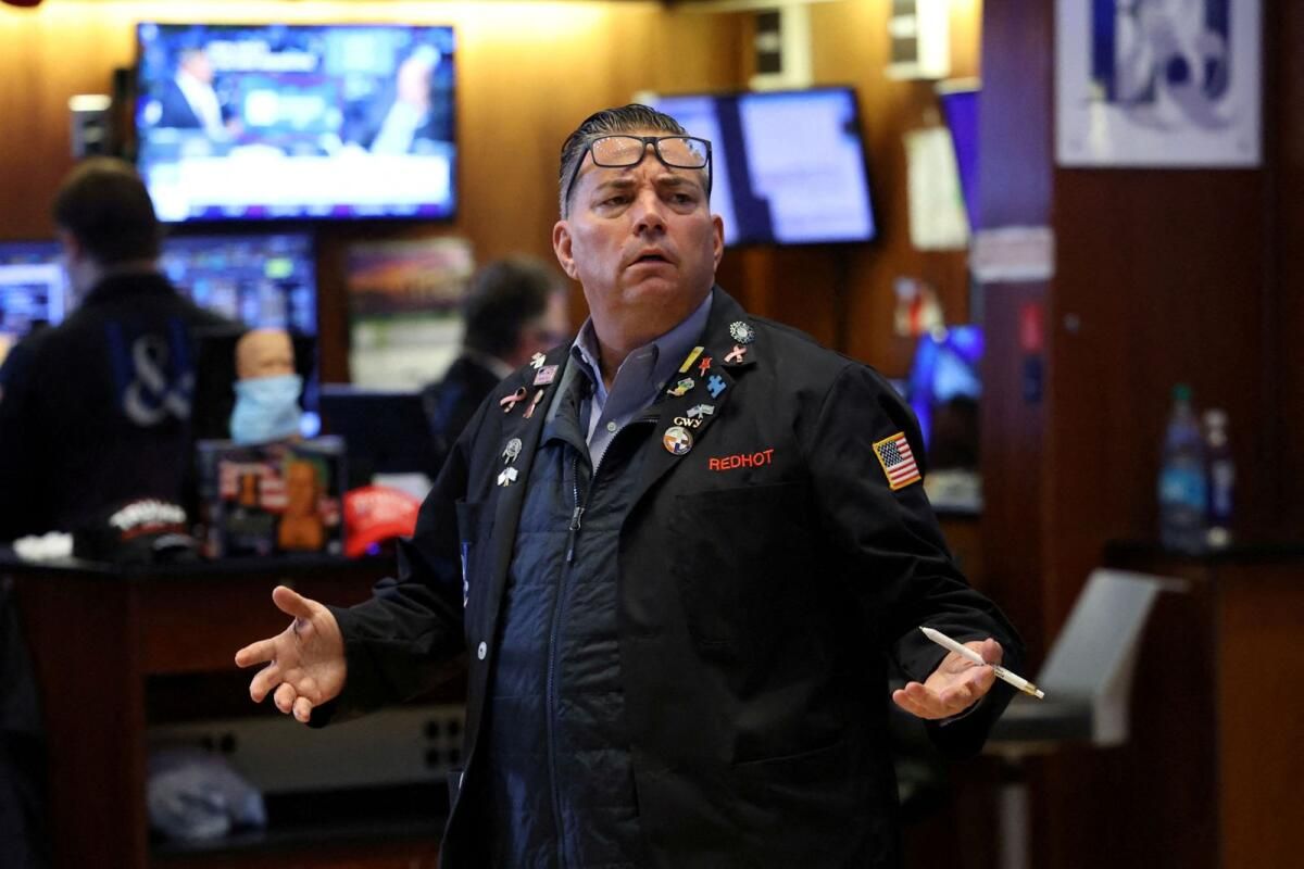 Wall Street Enflasyondan Sonra Düşüyor, İşsizlik İddiaları Verileri